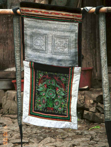 Side comb Miao baby carrier with the top and ties decorated in indigo batik and the bottom in embroidery - Long Dong village, De Wo township, Longlin country, Guangxi province 0010e13.jpg