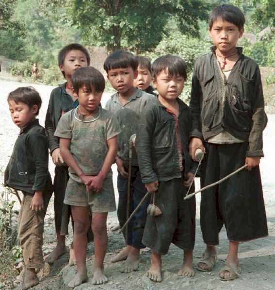 The 'welcoming party' - Green Hmong boys with slings on the road outside their village in Lai Chau province, northern Vietnam 9510f28.jpg