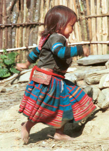 Green Hmong girl at play in a village in Lai Chau province, northern Vietnam 9510f34.jpg